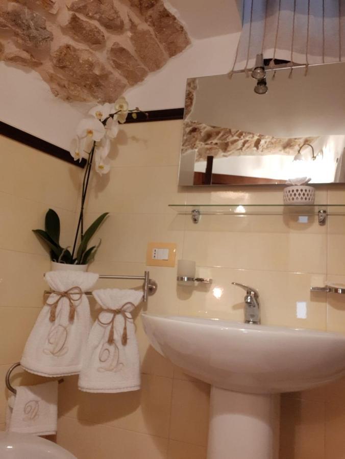 Donna Lucrezia Dimora A Corte B&B Конверсано Екстериор снимка
