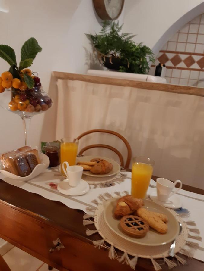 Donna Lucrezia Dimora A Corte B&B Конверсано Екстериор снимка
